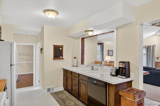 9640 Dudley Street, Taylor, MI 48180