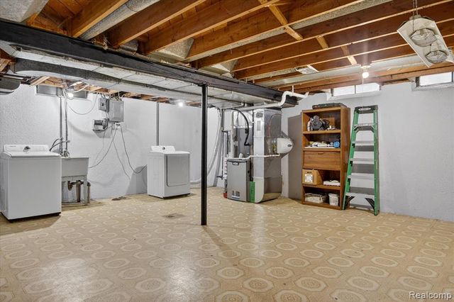 9640 Dudley Street, Taylor, MI 48180