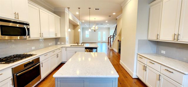 11 Rafters Row, The Woodlands, TX 77380