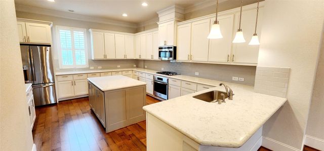 11 Rafters Row, The Woodlands, TX 77380