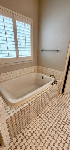 11 Rafters Row, The Woodlands, TX 77380