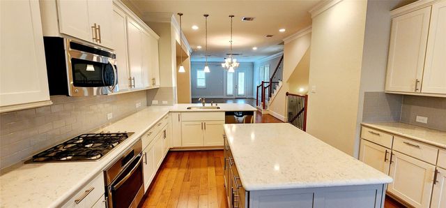 11 Rafters Row, The Woodlands, TX 77380