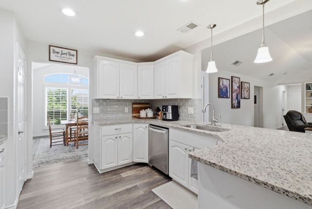 432 Dove Lane, Fort Worth, TX 76108