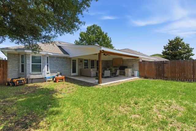 432 Dove Lane, Fort Worth, TX 76108