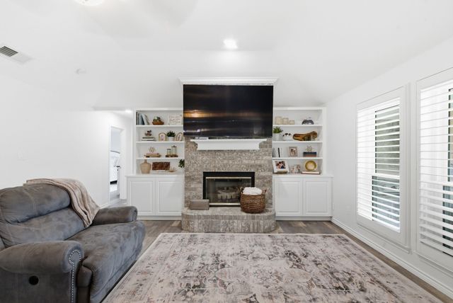 432 Dove Lane, Fort Worth, TX 76108