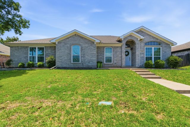 432 Dove Lane, Fort Worth, TX 76108