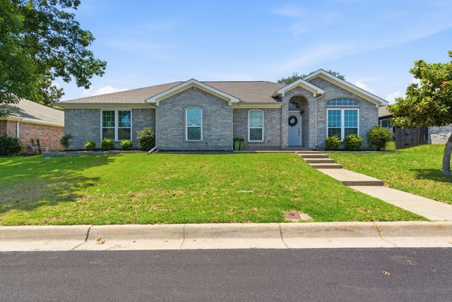 432 Dove Lane, Fort Worth, TX 76108