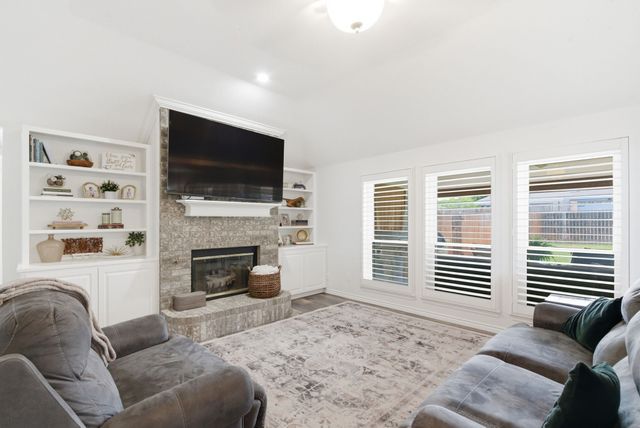432 Dove Lane, Fort Worth, TX 76108