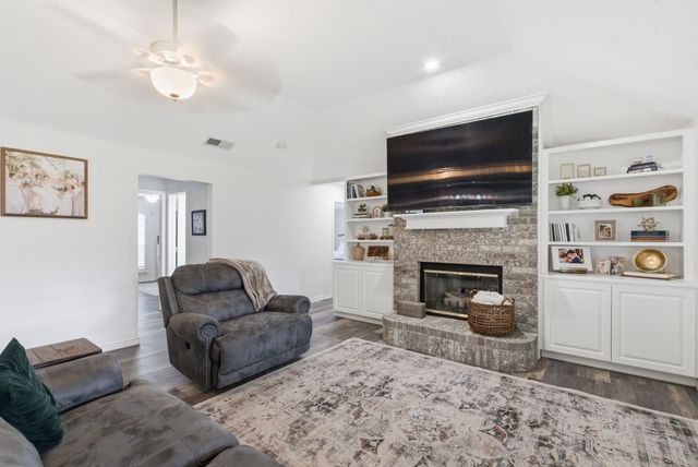 432 Dove Lane, Fort Worth, TX 76108