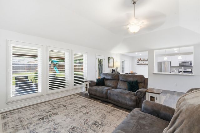 432 Dove Lane, Fort Worth, TX 76108