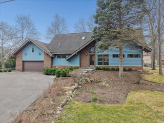 131 W Everett Road, Lake Forest, IL 60045