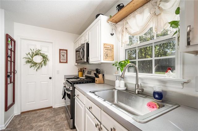 562 Porter Trace Drive, Kernersville, NC 27284