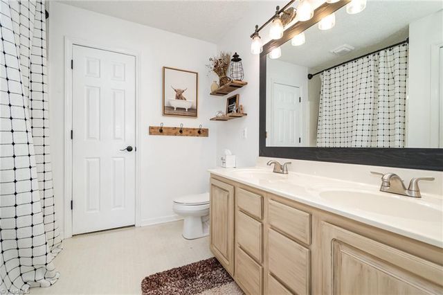 562 Porter Trace Drive, Kernersville, NC 27284