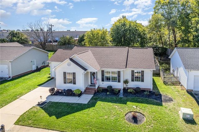 562 Porter Trace Drive, Kernersville, NC 27284