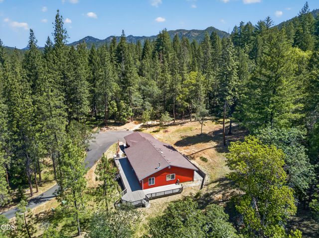 2850 E Evans Creek Road, Rogue River, OR 97537