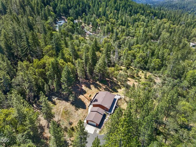 2850 E Evans Creek Road, Rogue River, OR 97537