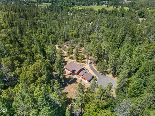 2850 E Evans Creek Road, Rogue River, OR 97537
