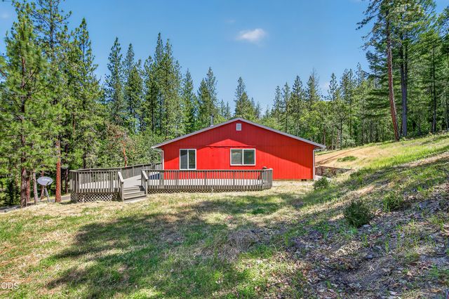 2850 E Evans Creek Road, Rogue River, OR 97537