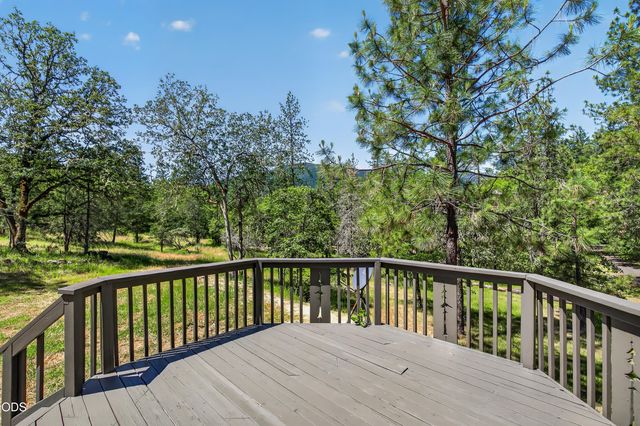 2850 E Evans Creek Road, Rogue River, OR 97537