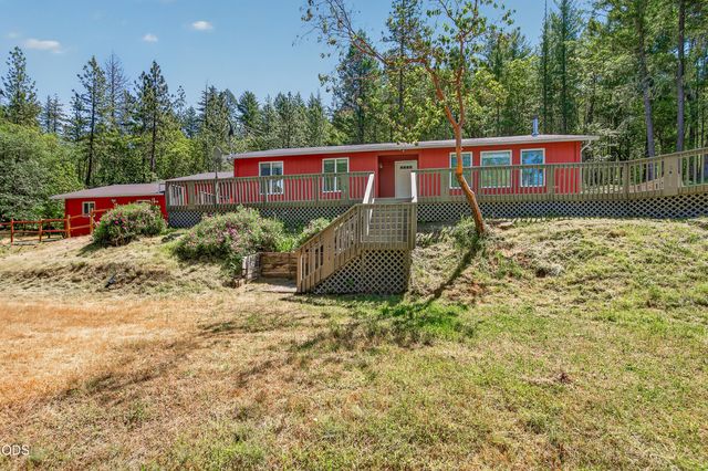 2850 E Evans Creek Road, Rogue River, OR 97537