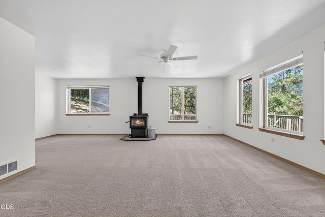 2850 E Evans Creek Road, Rogue River, OR 97537