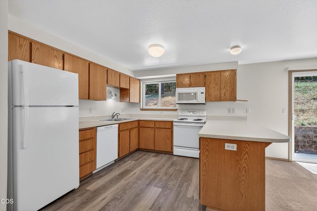 2850 E Evans Creek Road, Rogue River, OR 97537
