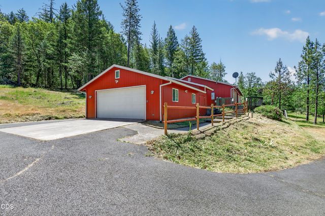 2850 E Evans Creek Road, Rogue River, OR 97537