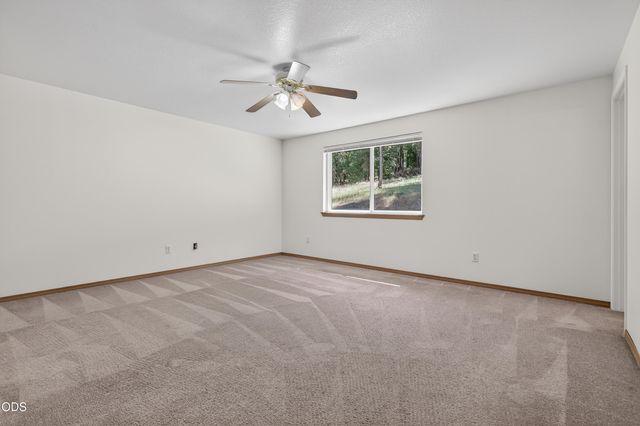 2850 E Evans Creek Road, Rogue River, OR 97537