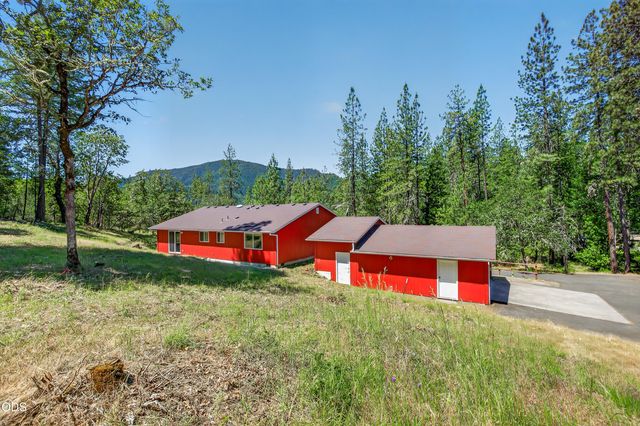 2850 E Evans Creek Road, Rogue River, OR 97537