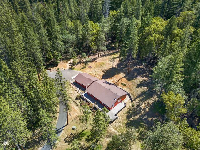 2850 E Evans Creek Road, Rogue River, OR 97537