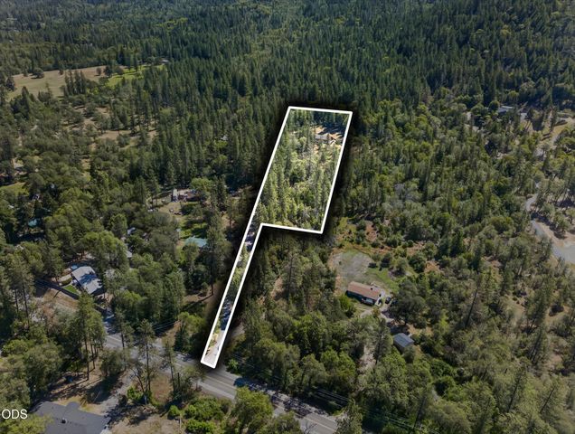 2850 E Evans Creek Road, Rogue River, OR 97537