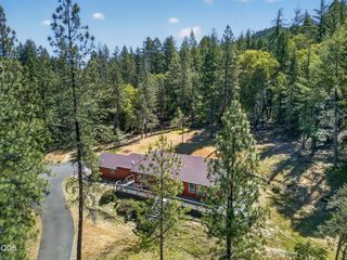 2850 E Evans Creek Road, Rogue River, OR 97537