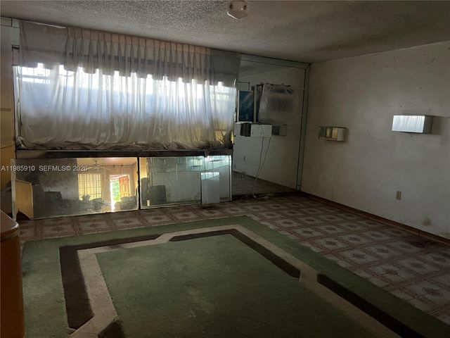 19531 NW 1st Pl, Miami Gardens, FL 33169