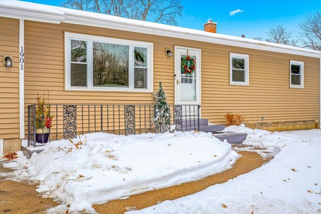 1901 Stowe Avenue, Arden Hills, MN 55112