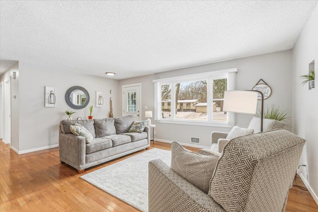 1901 Stowe Avenue, Arden Hills, MN 55112