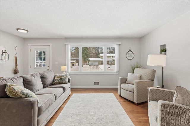 1901 Stowe Avenue, Arden Hills, MN 55112