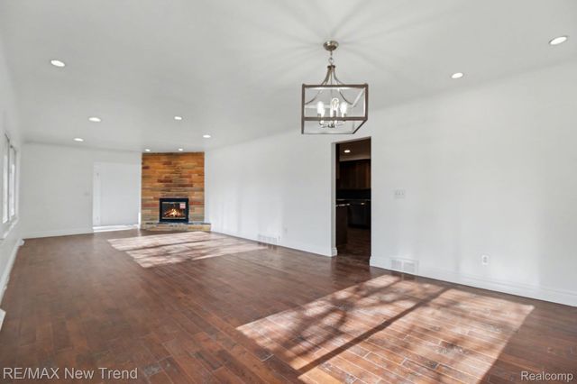 1227 Lenox Road, Bloomfield Hills, MI 48304