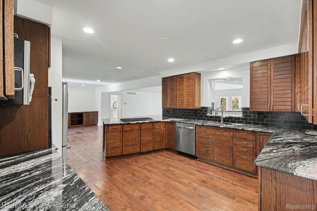 1227 Lenox Road, Bloomfield Hills, MI 48304