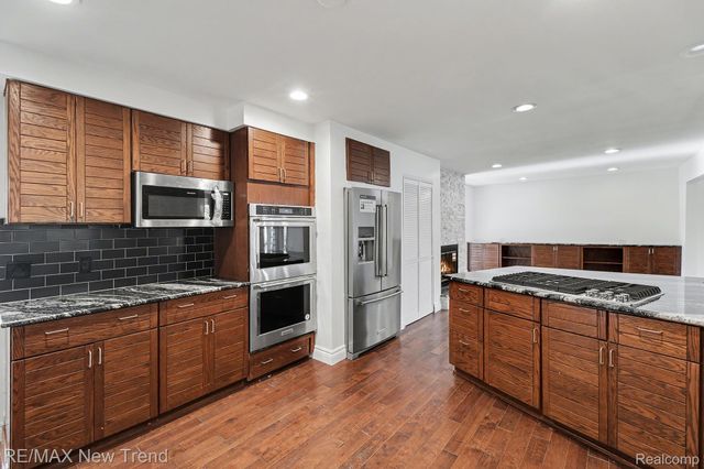 1227 Lenox Road, Bloomfield Hills, MI 48304