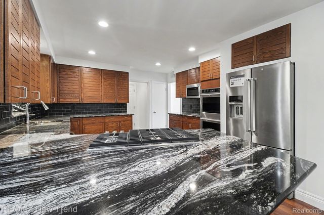 1227 Lenox Road, Bloomfield Hills, MI 48304