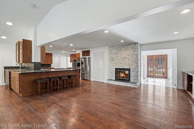 1227 Lenox Road, Bloomfield Hills, MI 48304