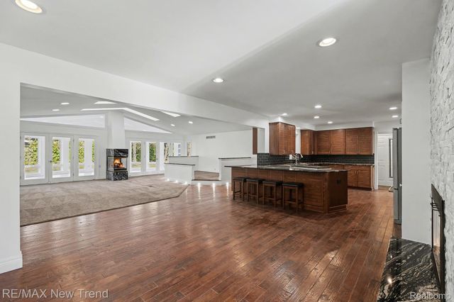 1227 Lenox Road, Bloomfield Hills, MI 48304