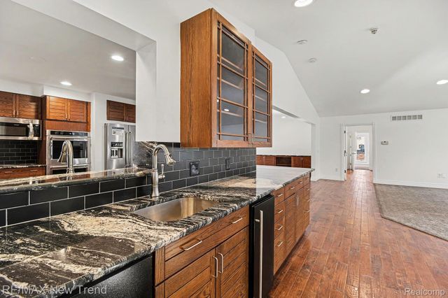 1227 Lenox Road, Bloomfield Hills, MI 48304