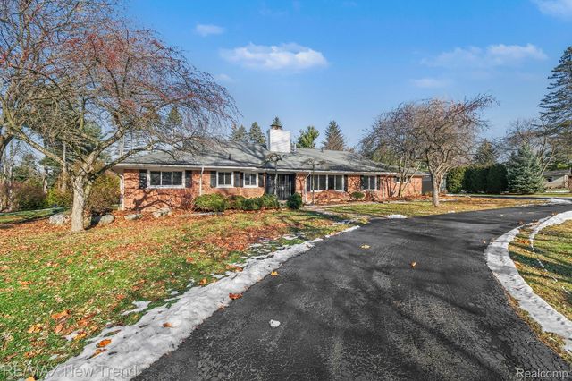 1227 Lenox Road, Bloomfield Hills, MI 48304