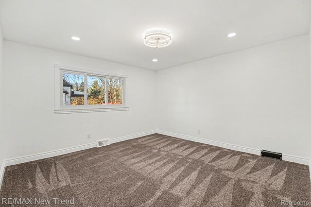 1227 Lenox Road, Bloomfield Hills, MI 48304