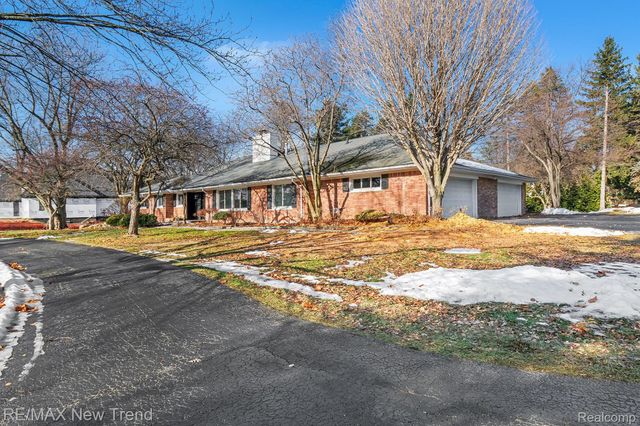 1227 Lenox Road, Bloomfield Hills, MI 48304