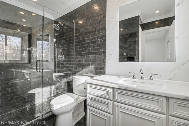 1227 Lenox Road, Bloomfield Hills, MI 48304