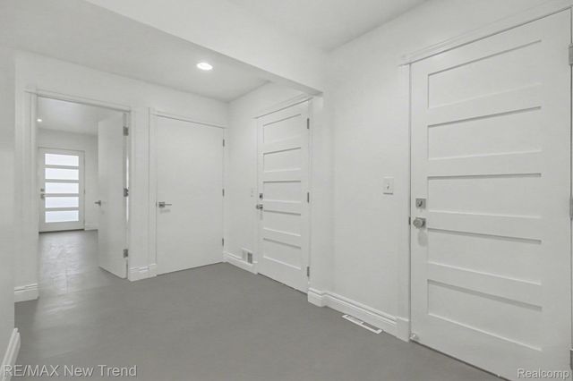 1227 Lenox Road, Bloomfield Hills, MI 48304