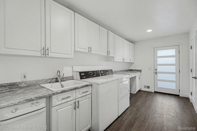 1227 Lenox Road, Bloomfield Hills, MI 48304