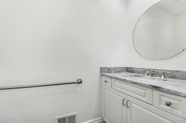 1227 Lenox Road, Bloomfield Hills, MI 48304